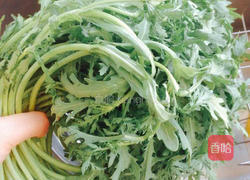 凉拌茼蒿叶的做法图解1