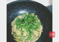 土豆丝炒韭菜的做法图解6