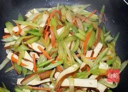 芹菜炒香干的做法图解8