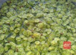 榆树钱烫面大饼子的做法图解2