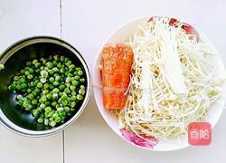 蒜香青豆拌金针菇的做法图解1