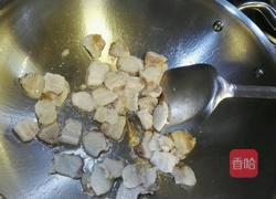 腩肉炒黄豆芽的做法图解3