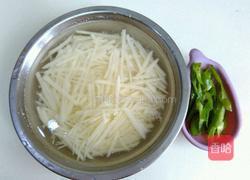 青椒土豆丝的做法图解1