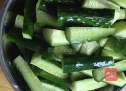 小炒黄瓜条的做法图解1