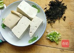 香椿芽拌豆腐的做法图解1