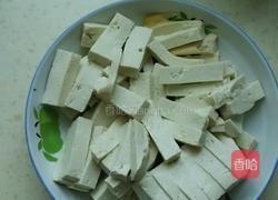 香椿芽拌豆腐的做法图解3