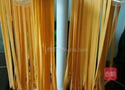 用手动压面机自制南瓜面条的做法图解4