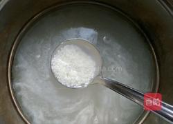 皮蛋瘦肉粥的做法图解4