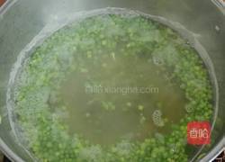 猪肉槐花馅饺子的做法图解3