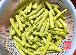 蒜蓉四季豆的做法图解1