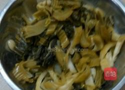 猪肉炒酸菜的做法图解1