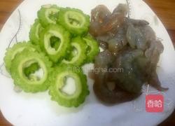 苦瓜酿虾球的做法图解1