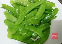 荷兰豆炒腊肠的做法图解3