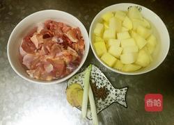 土豆炖鸡的做法图解1