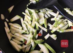 意式西葫芦贻贝意大利面的做法图解3