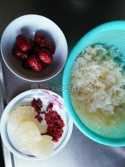 银耳玫瑰红枣枸杞汤的做法