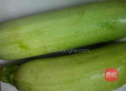 猪肉西葫芦馅饼的做法图解2