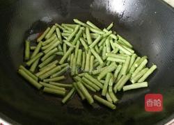 百合腰果炒缸豆的做法图解5