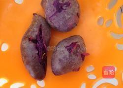 紫薯葡萄的做法图解1