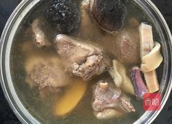 香菇墨鱼干鸭肉汤的做法图解4