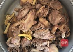 香菇墨鱼干鸭肉汤的做法图解2