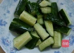 黄瓜炒虾仁的做法图解1