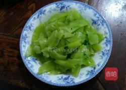 凉拌莴苣笋的做法图解2