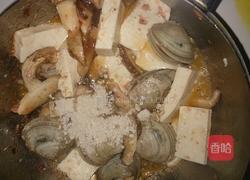 豆腐文蛤黑椒酸辣汤的做法图解2