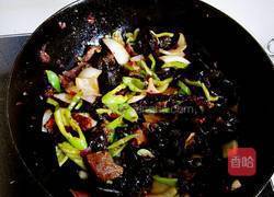 青椒木耳炒宣威火腿的做法图解5