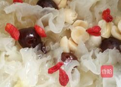阿胶银耳莲子羹的做法图解3