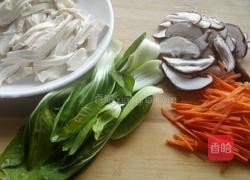 酸辣香菇豆腐汤的做法图解1