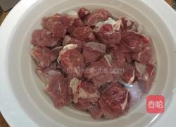 咖喱牛肉炖土豆的做法图解1