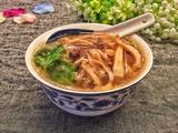 炖墨鱼排骨汤