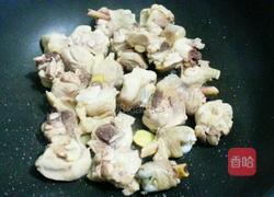 香菇炒鸡的做法图解3