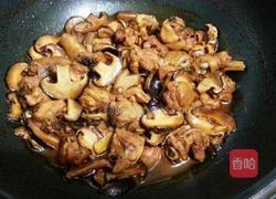 香菇炒鸡的做法图解7