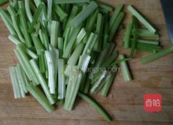 芹菜炒香干的做法图解1