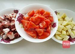 西红柿土豆炖牛肉的做法图解1