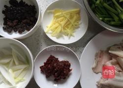 蒜薹回锅肉的做法图解1