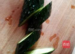 黄瓜炒火腿鸡蛋的做法图解2