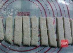 香软小油条的做法图解8
