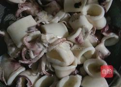 沙茶酱爆鱿鱼的做法图解2
