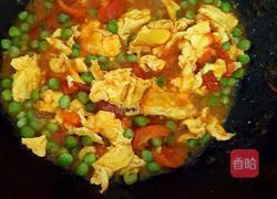 西红柿炒鸡蛋豌豆的做法图解11