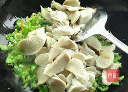 青椒炒面筋的做法图解5