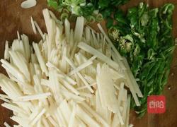 土豆丝炒肉的做法图解1
