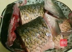煎草鱼块的做法图解2