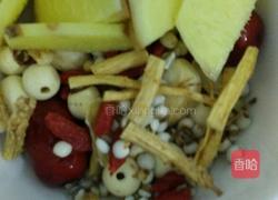 胡萝卜玉米排骨汤的做法图解3