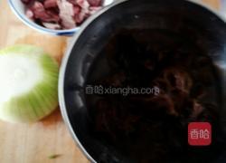 木耳肉片的做法图解1