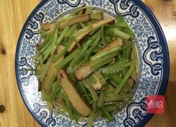 小芹菜炒香干的做法图解5