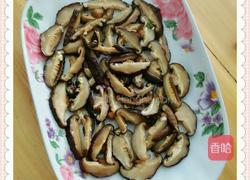 香菇蒸鸡腿肉的做法图解3