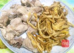 黄花菜排骨汤的做法图解4